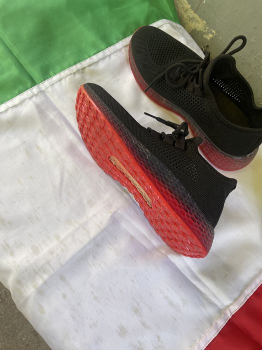 Pantofi sport eleganți și foarte ușori