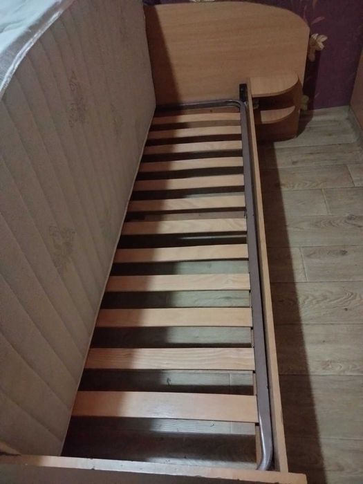 Спалня и 5 крилен гардероб с надстройка.Материал ПДЧ -18мм.