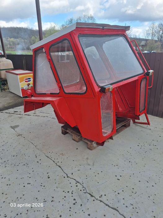 Cabină tractor.   .