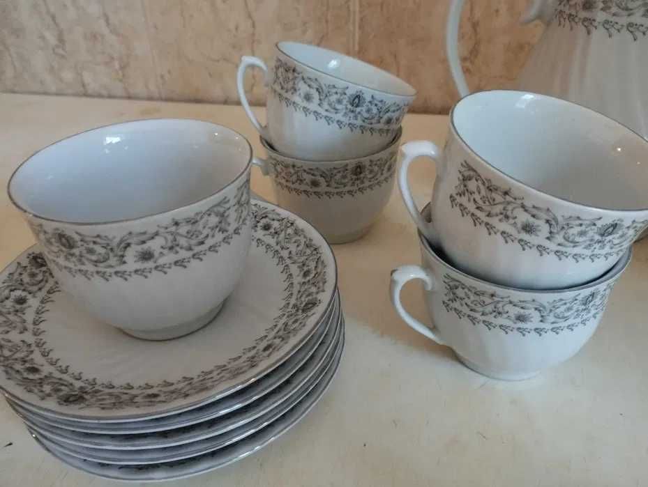 Набор посуды советских времен.