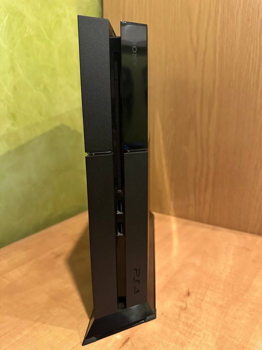 PlayStation 4 (PS4) 500GB + 2 геймпада