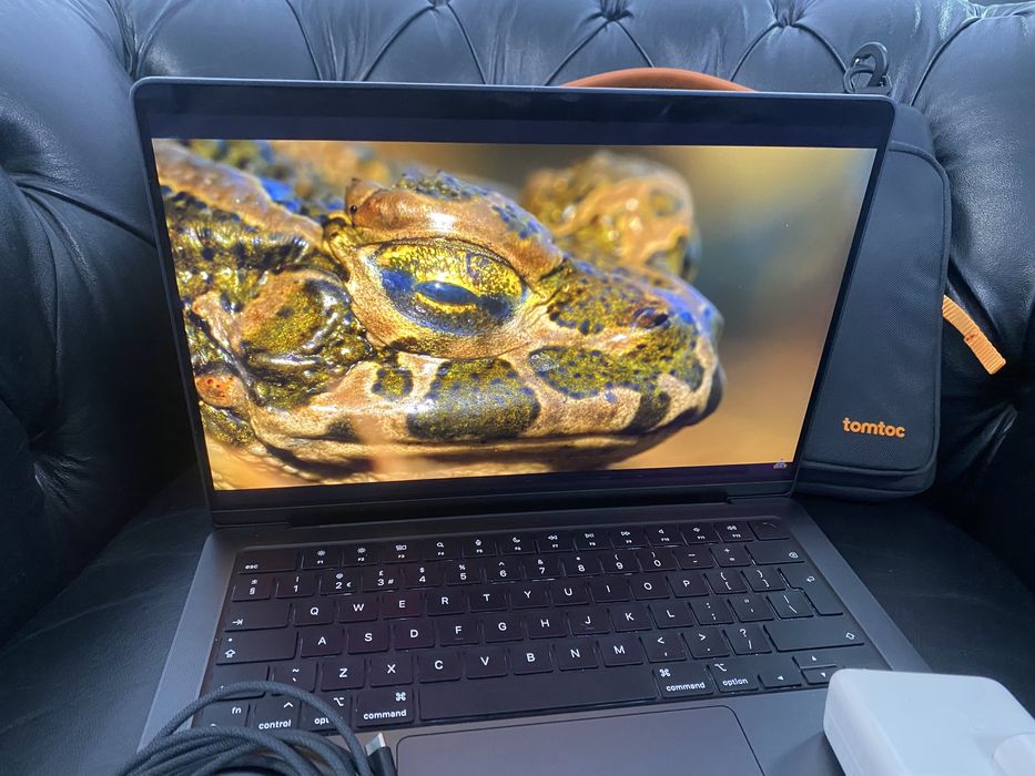 MacBook Pro M4 14-inch/ 1 TB / Black Suceava • OLX.ro