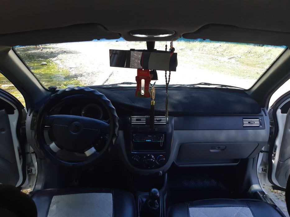 Ласетти 1.8 сотилади