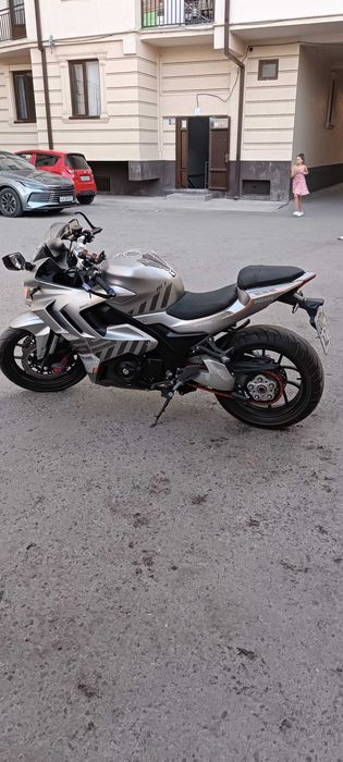Motasikl Ducasu 400 kub
