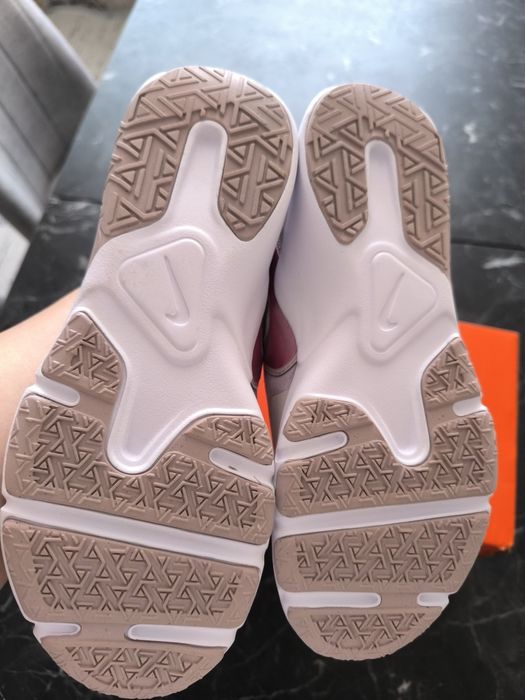 Nike legend essential 2 дамски чисто нови