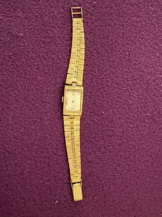 Продавам антикварен дамски часовник със златно покритие (Au)