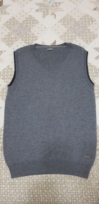 Безрукавка, кофта, бомбер 8-10лет