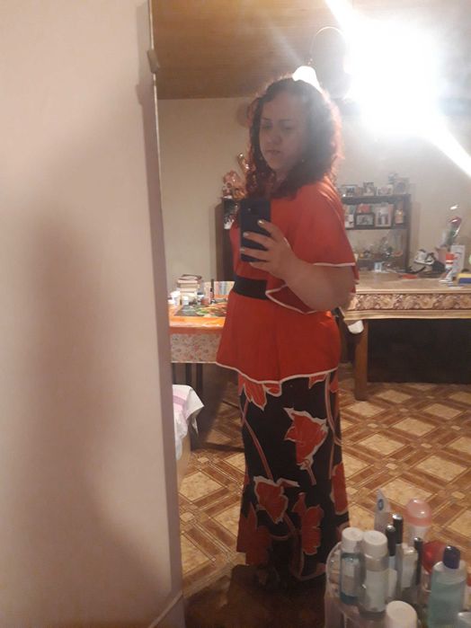 Продавам пола и блуза размер 4 XL