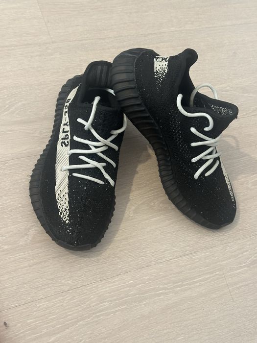 Adidas yezzy noi marimea  39 1/3