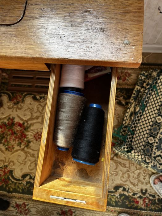 Продаётся, швейная машинка