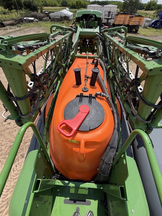 Sprayer / masina / instalatie erbicidat Amazone UX 4201 SUPER  de TOP, full dotata, 2023, latime 28 m