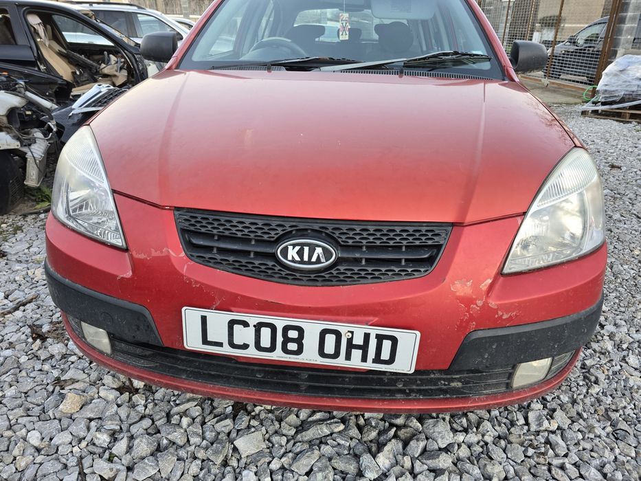 Продавам киа рио на части