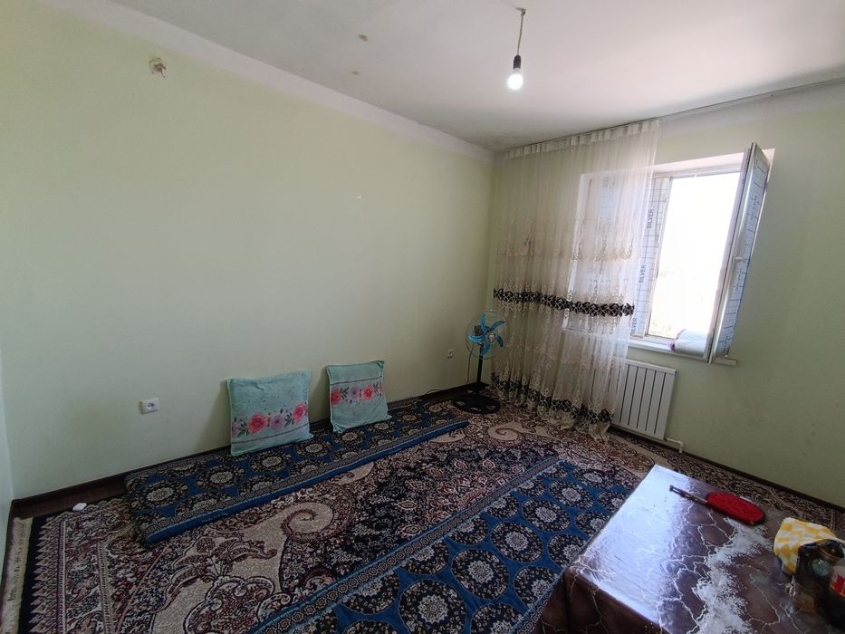 2/3/3 сотилади 42м²