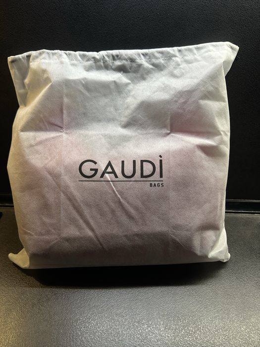 Чанта фуксия Gaudi