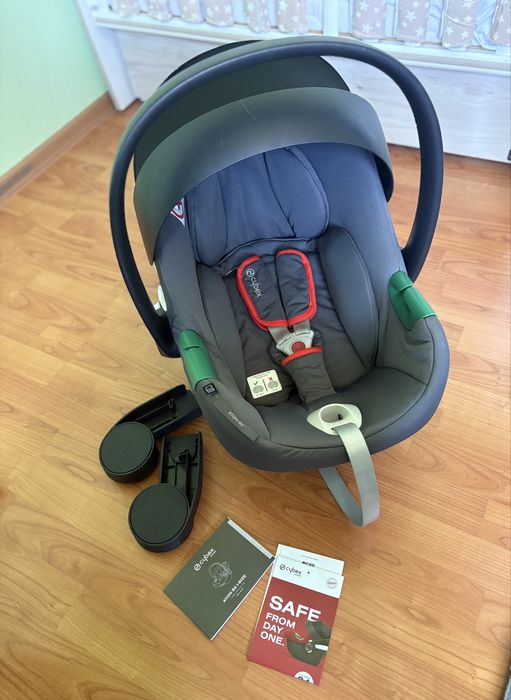 Cybex Aton B2 със адаптери