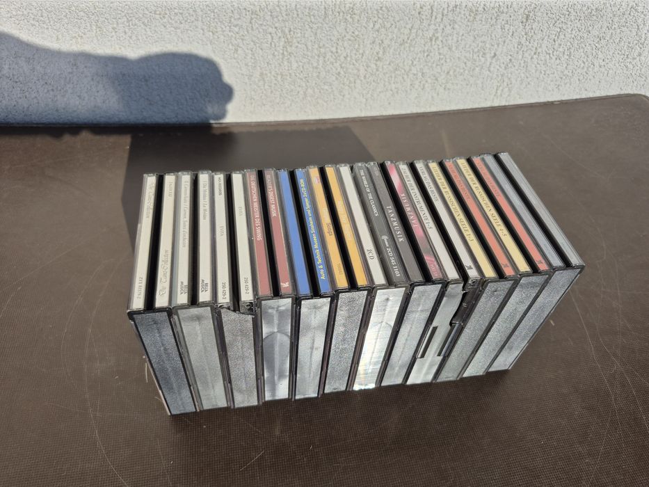 Vând 18CD originale colectie muzica clasica mixta