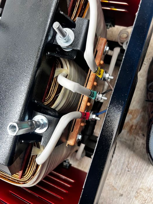 Продается трансформатор трехфазный