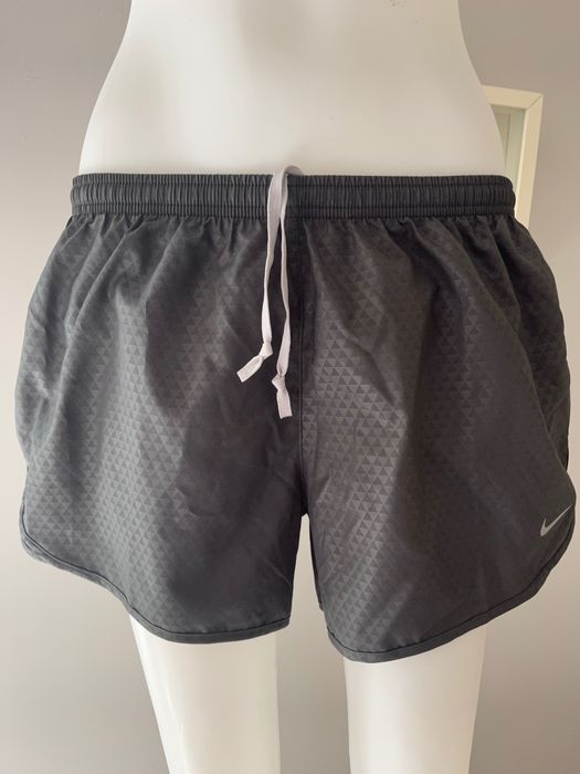 Къси дамски панталони Nike
