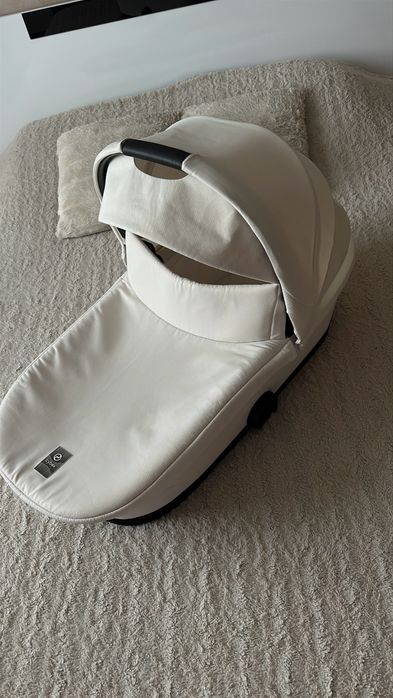 Cybex melio кош за новородено (зимен кош) бял