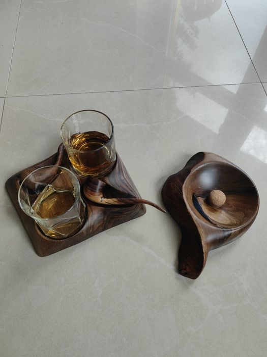 Поставка за лули и чаши и пепелник за лули