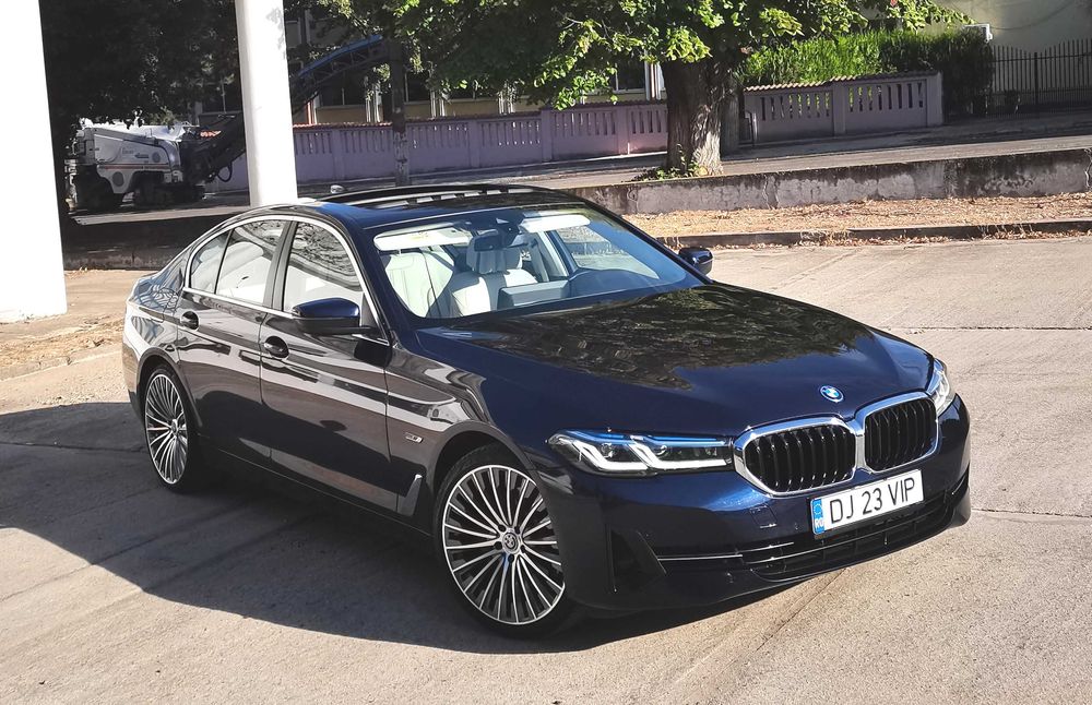 BMW Seria 5 G30 530e FACELIFT 2023 - Faruri Laser / Interior ALB Confort / Trapa