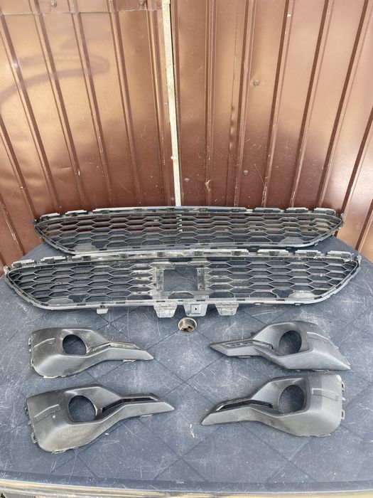 Grila proiector,grila inferioara dacia logan 3 ,sandero 3