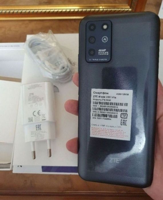 Srochna Prodam Sotiladi ZTE Blade V30 4/128Gb Black 4G Orginal