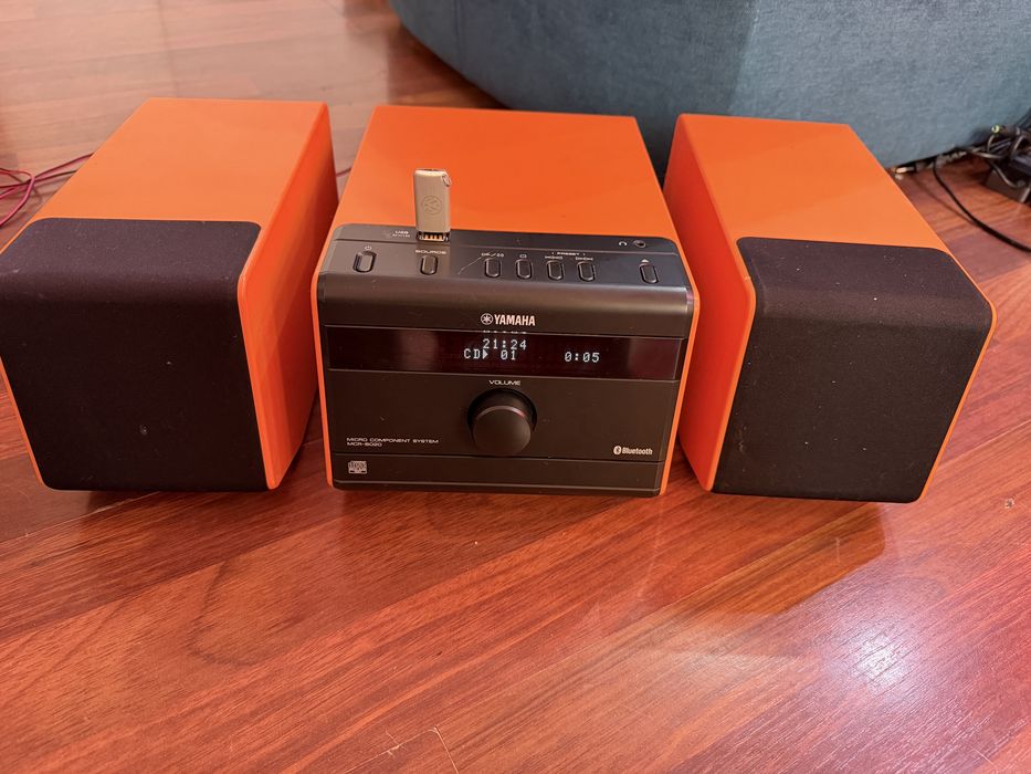 Sistem Audio Yamaha MCR 8020 Bluetooth CD USB