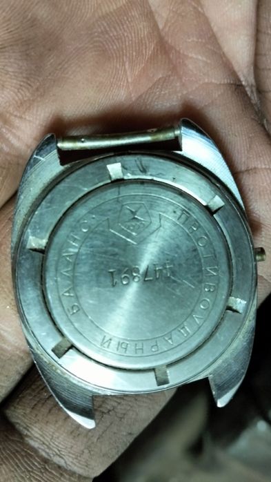 Часы прадаетца б у