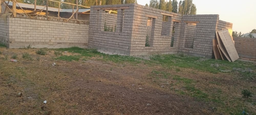 Hovli sotiladi 4 sotix