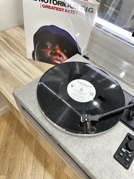 Продам виниловый проигрыватель Lenco LS-43