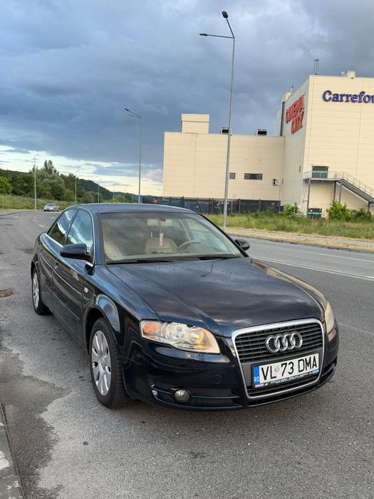 Vând     Audi    A4