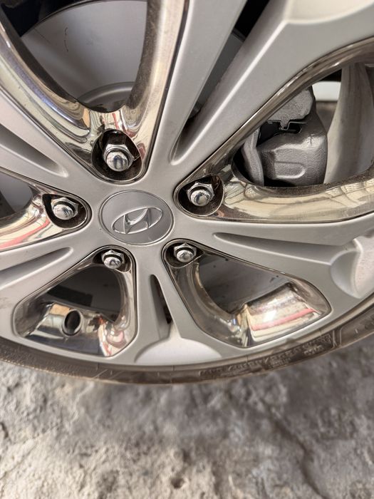 Продавам Оригинални Джанти 17-ки 5 бр комплект с гуми Goodyear  за Хюндай