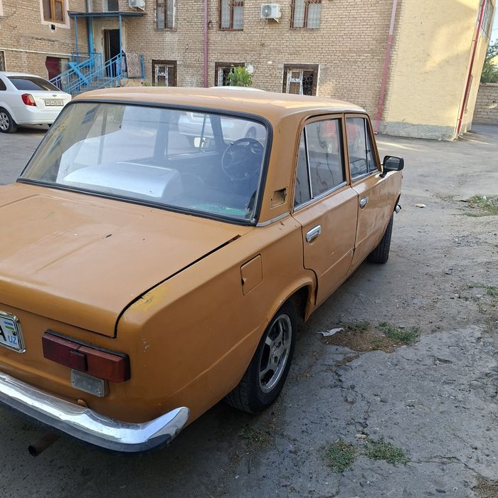 Vaz 21011 sotiladi 1983 yil