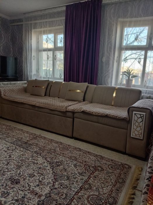 Продам диван прямой новый.