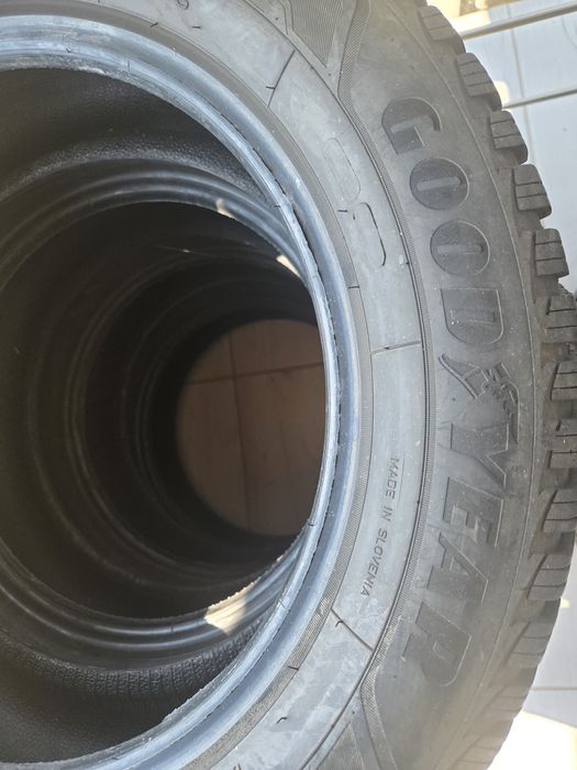 Vand 4 anvelope Good Year M+S 205/60R16 CA NOI
