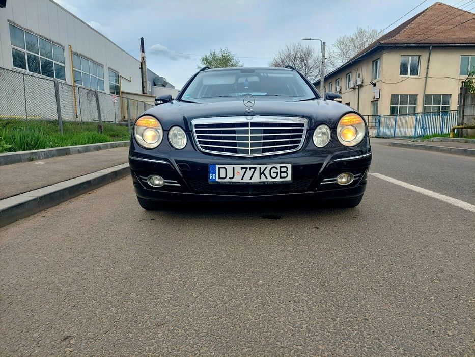 Vând Mercedes E320 impecabil