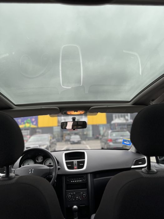 Peugeot 207 2010 • Panoramic • AC • Îngrijită