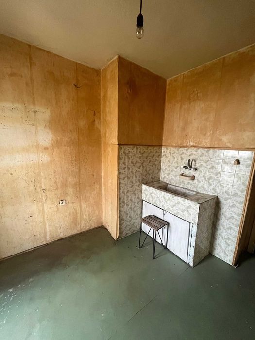 Продава се Едностаен апартамент в Казанлък - 45 кв.м за 1077 €/кв.м - Снимка #1