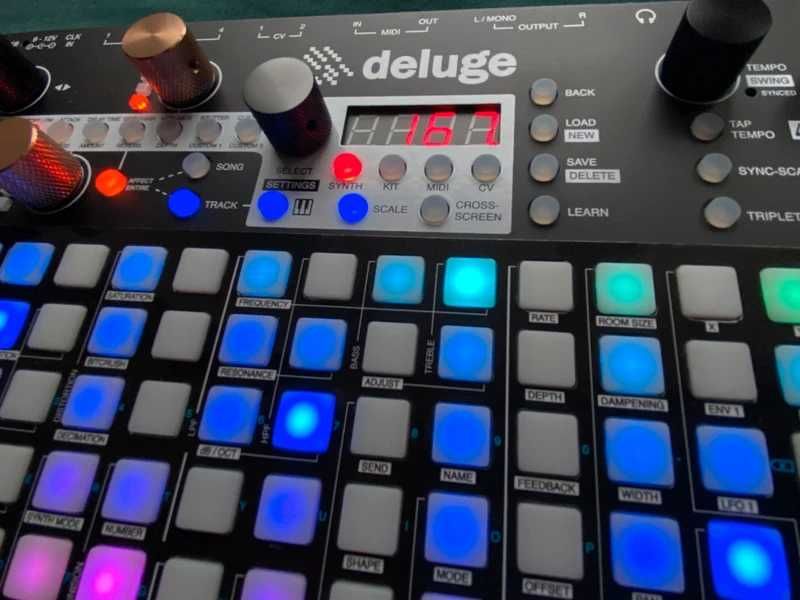 Synthstrom Deluge - synthesizer, sampler & sequencer - GrooveBox
