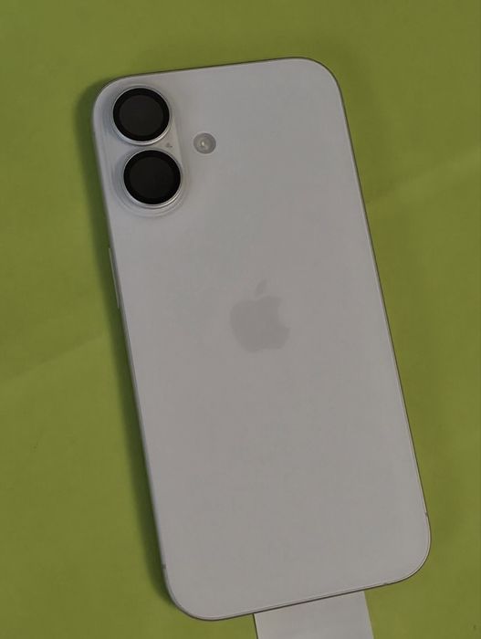 КАТО НОВ 256GB iPhone 16 Гаранция Yettel 3г. 2027 White / Бял