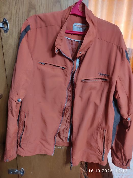 Продам кожаную женскую куртку, пальто