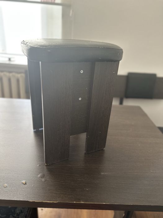 Продам срочно стол