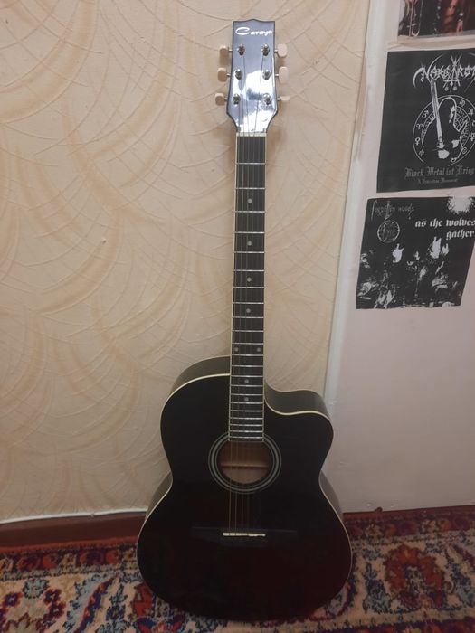Гитара акустическая.