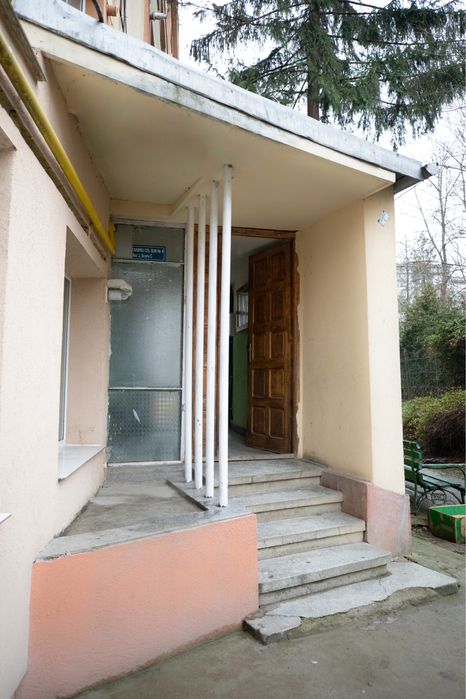 Vand apartament doua camere decomandat in zona centrala