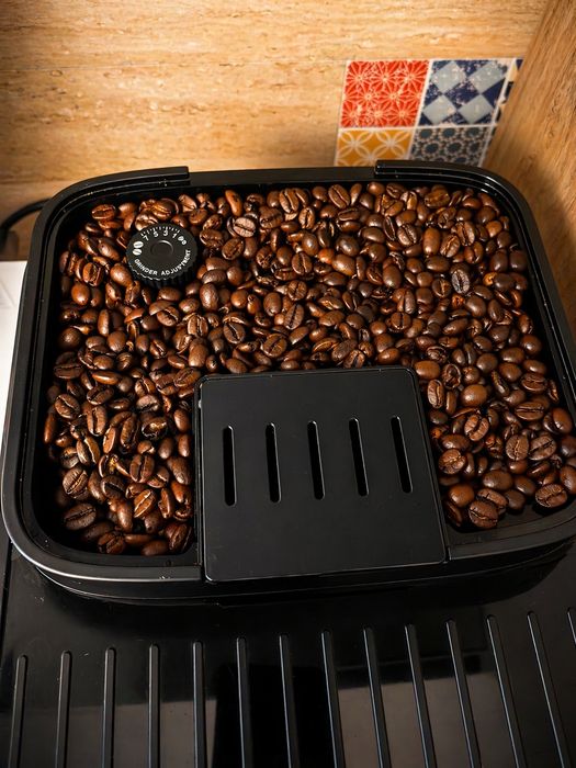 Espressor automat DeLonghi Magnifica Evo – stare foarte bună, cafea excelentă