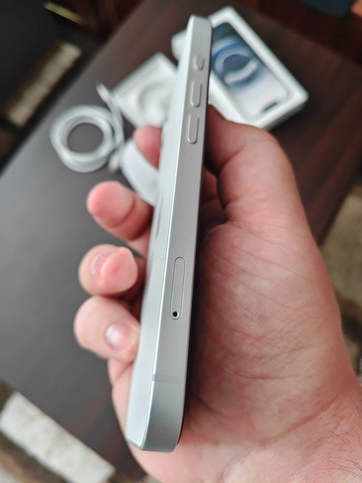 iPhone 16e, 128 GB, белый