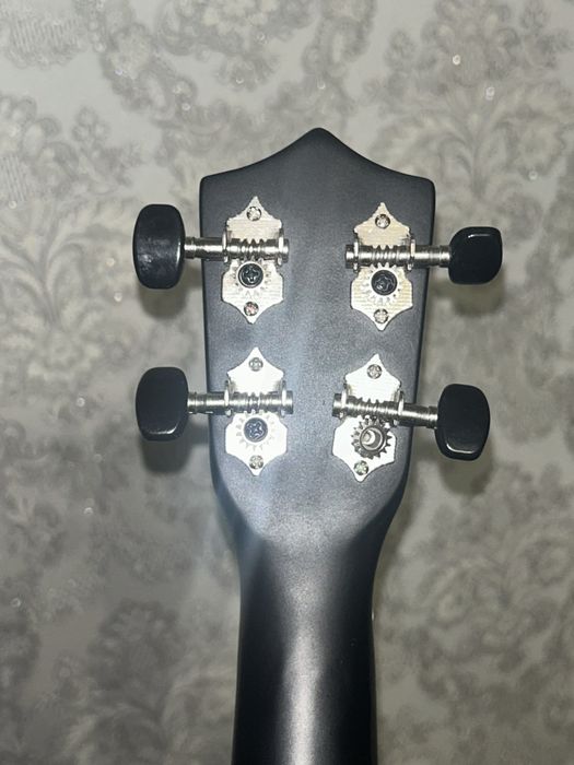 Продам укулеле !