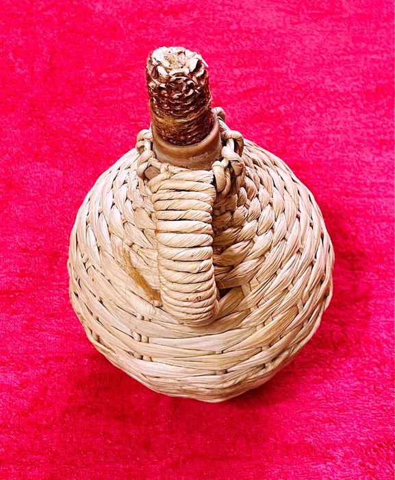 damingeana din lut invelita in panusi traditionala autentica artizinala handmade facuta de mana omului