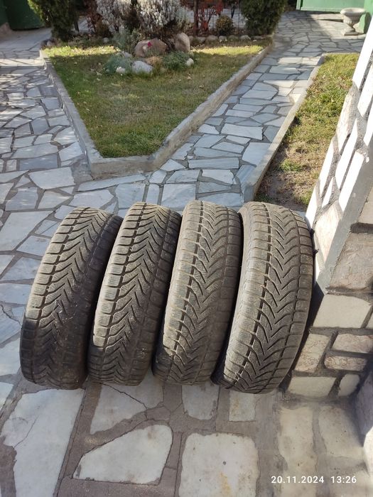 Комплект зимни гуми употребявани
